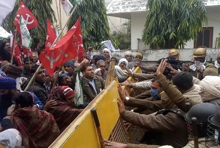 Farmers protest outside minister house in kaithal of Haryana