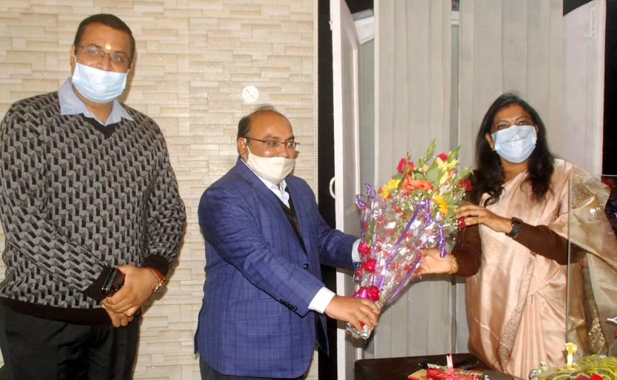 Officers reached office after paying obeisance to Ishta Dev