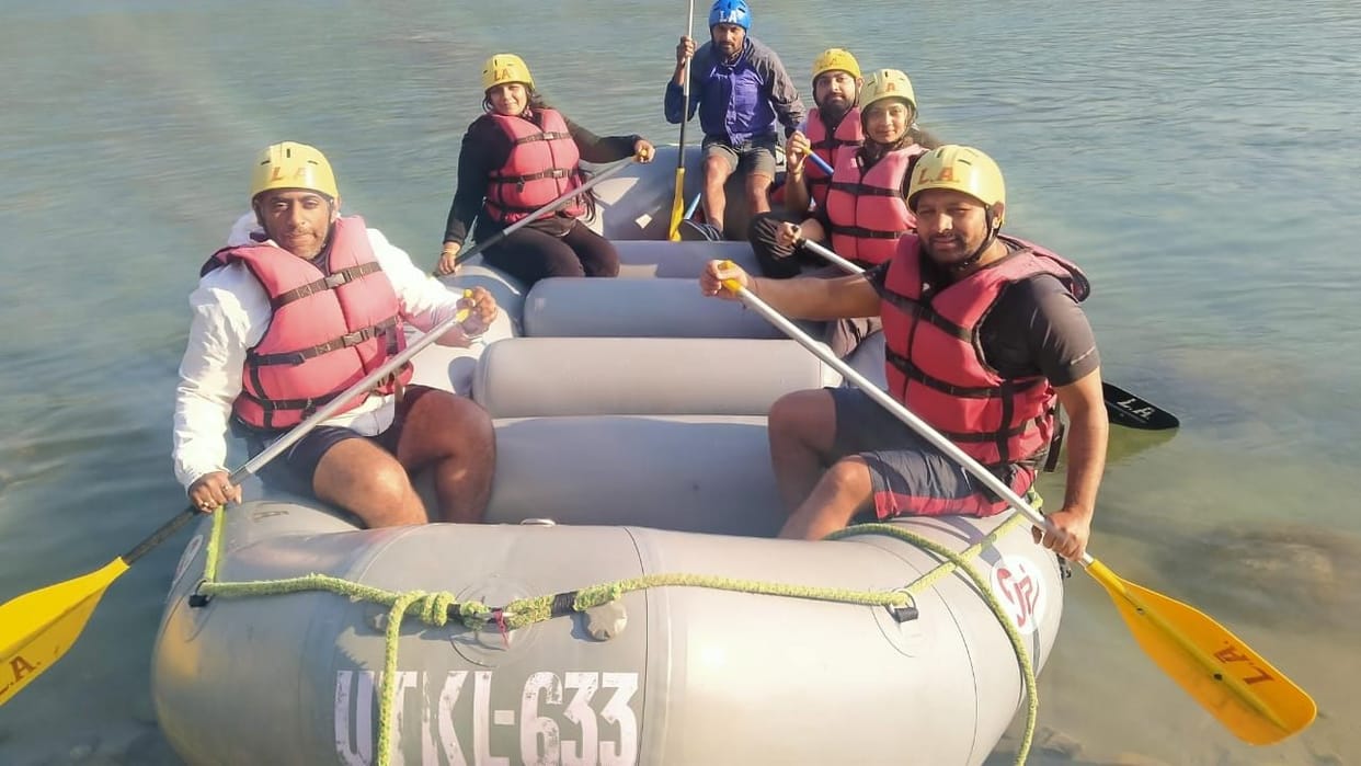 Tourists enjoying Maa Purnagiri Darshan and Rafting in Sharda