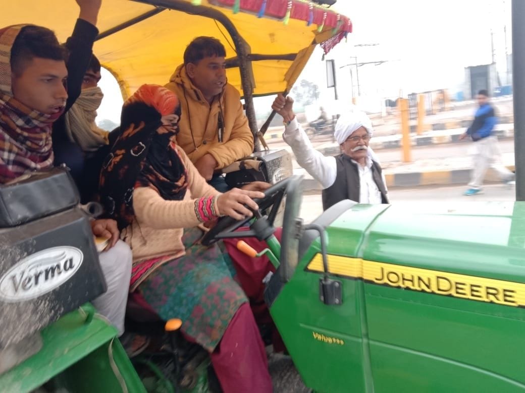 Teaching women to drive tractors for Delhi march