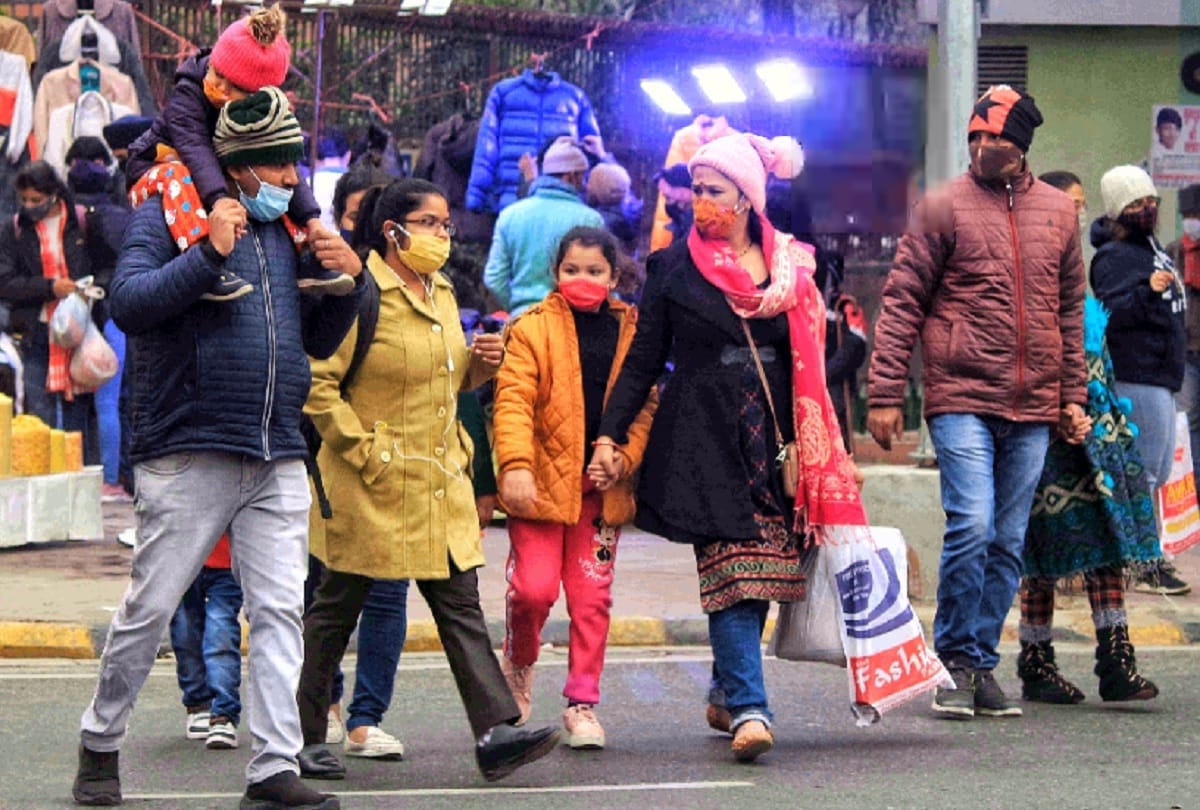 Delhi: Rains increase chill, NCR winds remain in severe category