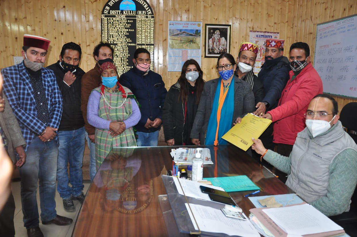 68 nominations for district council, 14 filled on last day