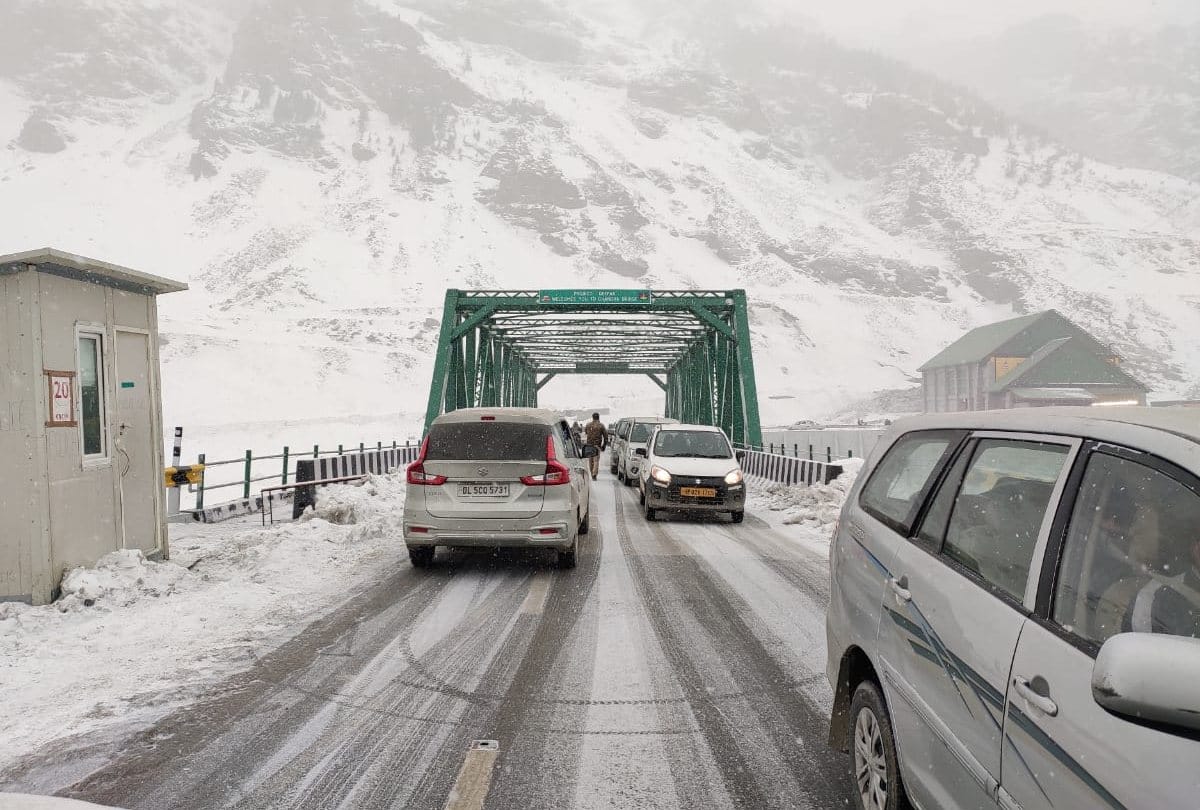 Weather Forecast Update Today in Himachal News: fresh snowfall in rohtang lahaul spiti  strict directions for tourists