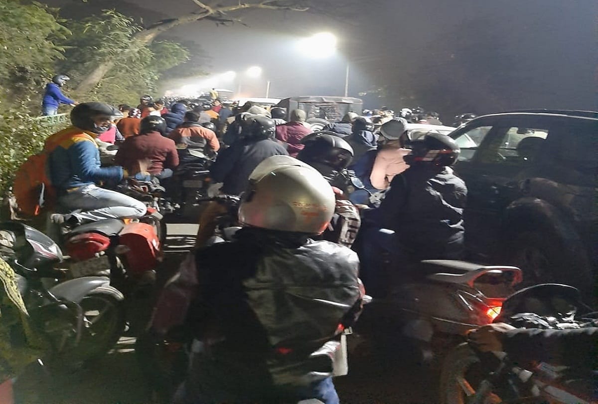 The ground below the settling bridge in Phaphamau, vehicles stuck for hours in a fierce jam