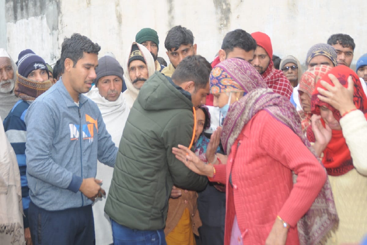 woman sub inspector suicide case inspector had shopping in market before suicide