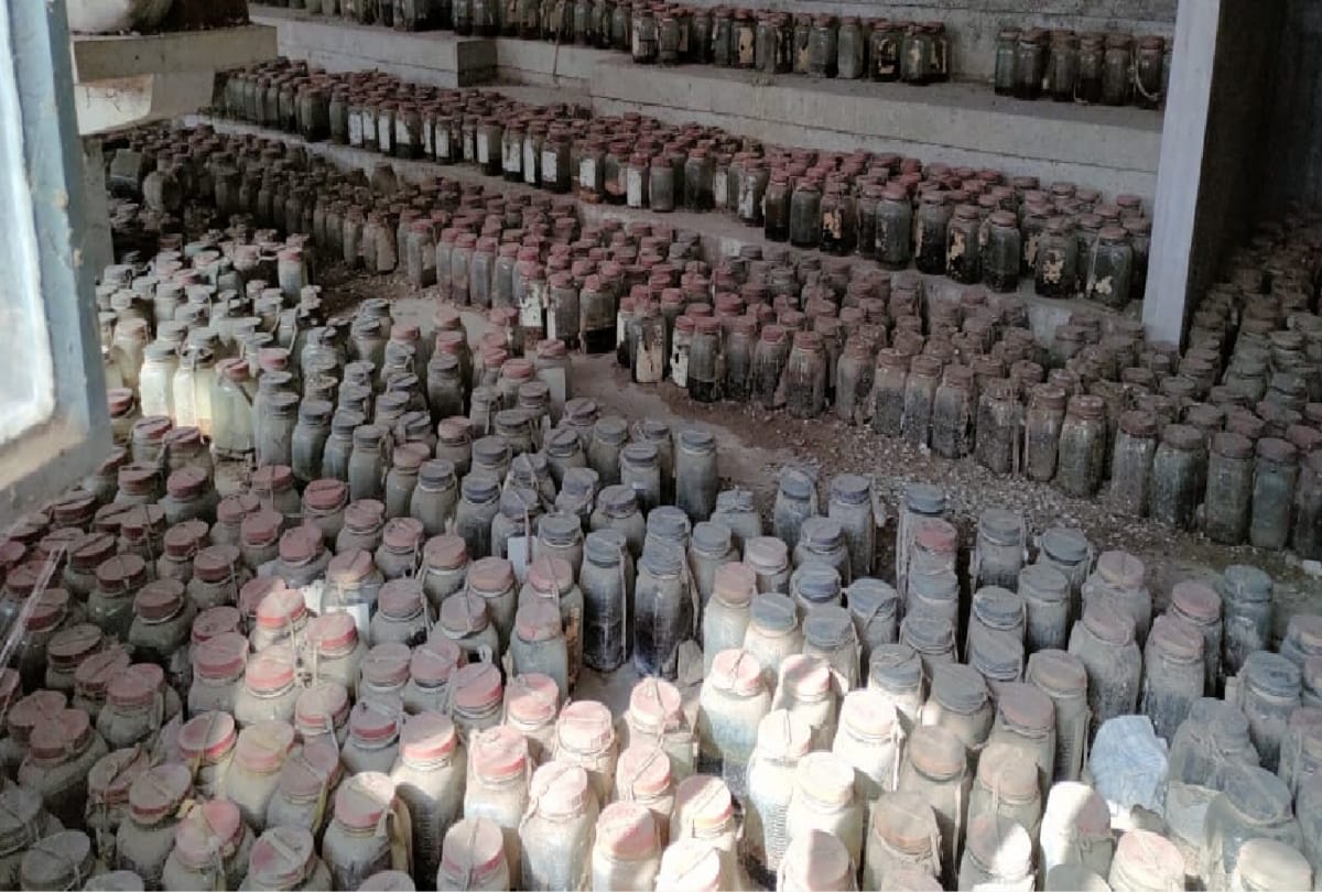 Secrets of 40 thousand deaths locked in bottles at Gorakhpur