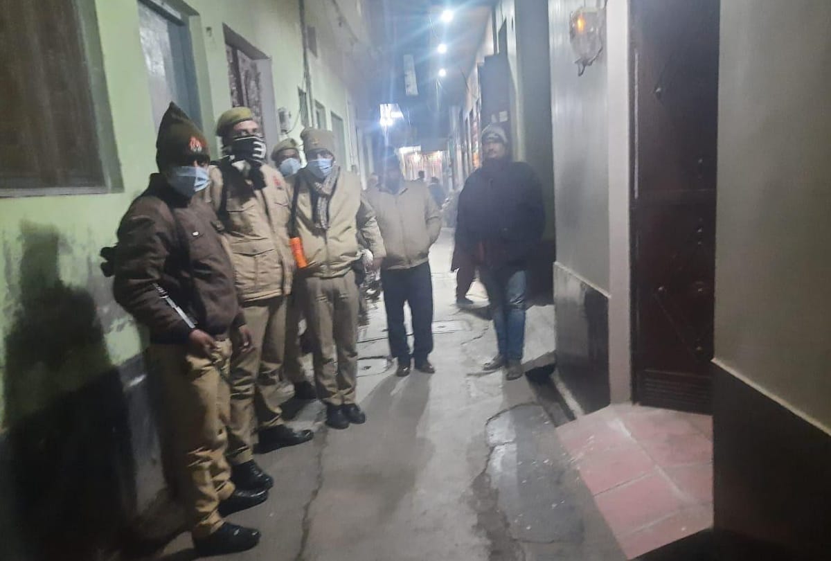 woman sub inspector suicide in her house write suicide note in bulandshahr Landlord called for dinner