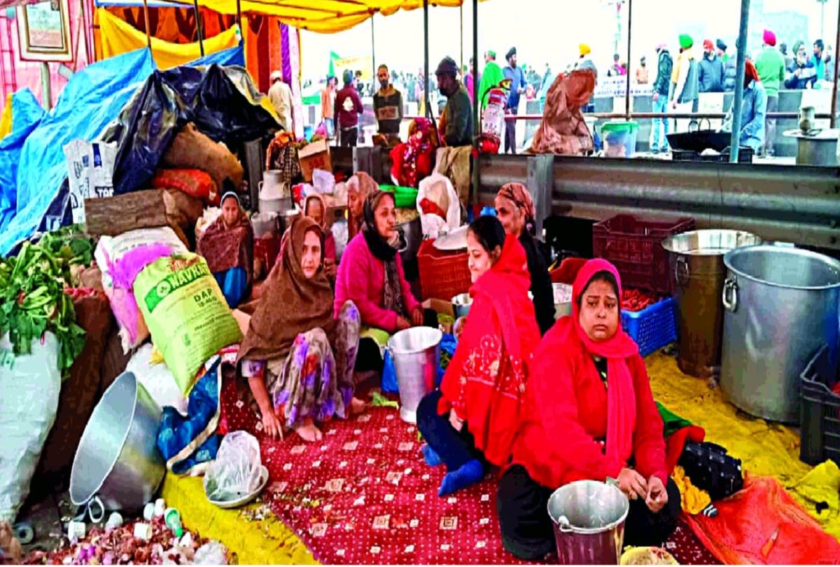 Women has taken over the reins of the langar on the Ghazipur border