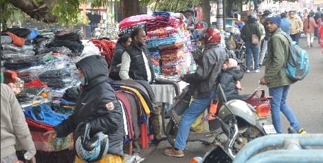 Qutubkhana market increased due to illegal occupation: where city buses used to run, now it is difficult to bike