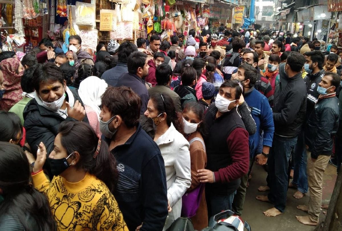 Security guard slaps girl in Banke bihari temple vrindavan