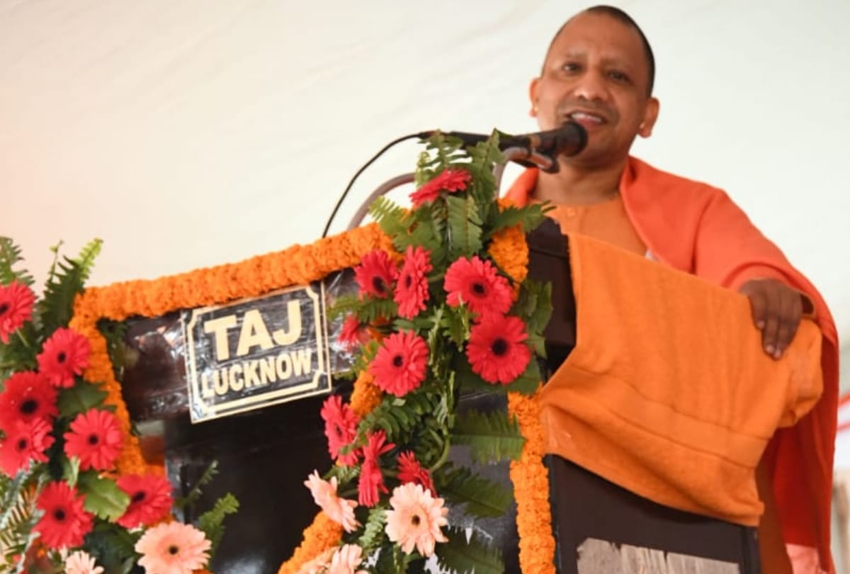 CM Yogi Adityanath inaugurated and laid foundation stone of many projects in Gorakhpur