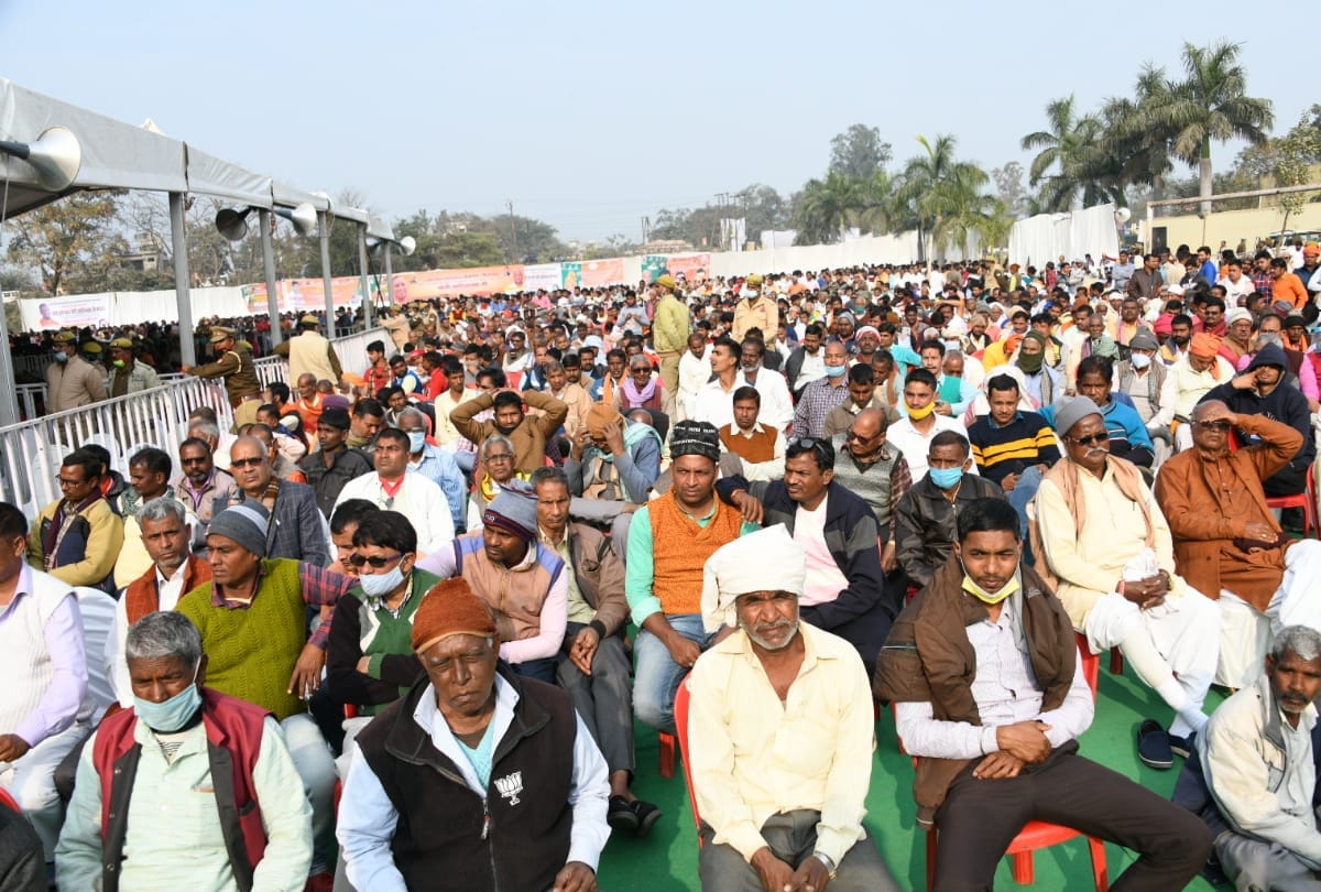 CM Yogi Adityanath inaugurated and laid foundation stone of many projects in Gorakhpur