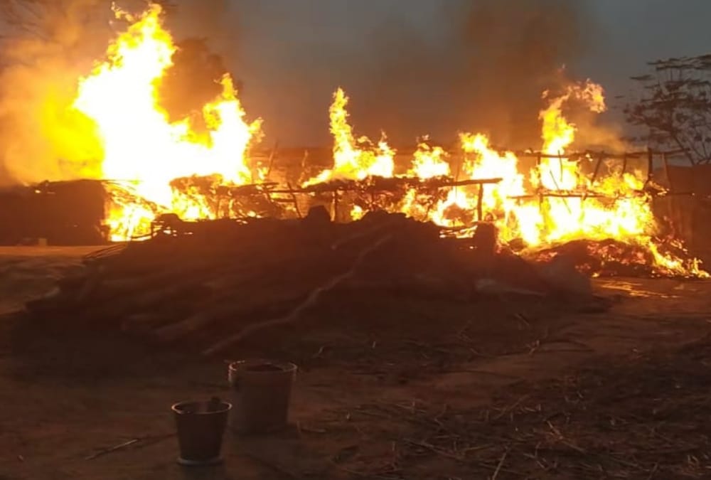 Fire broke out in two houses in Bahraich.