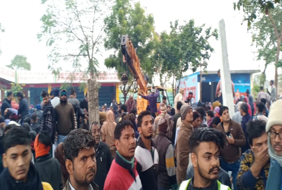 Muradnagar News: ghaziabad shamshan ghat roof collapsed contractor used substandard quality material in construction