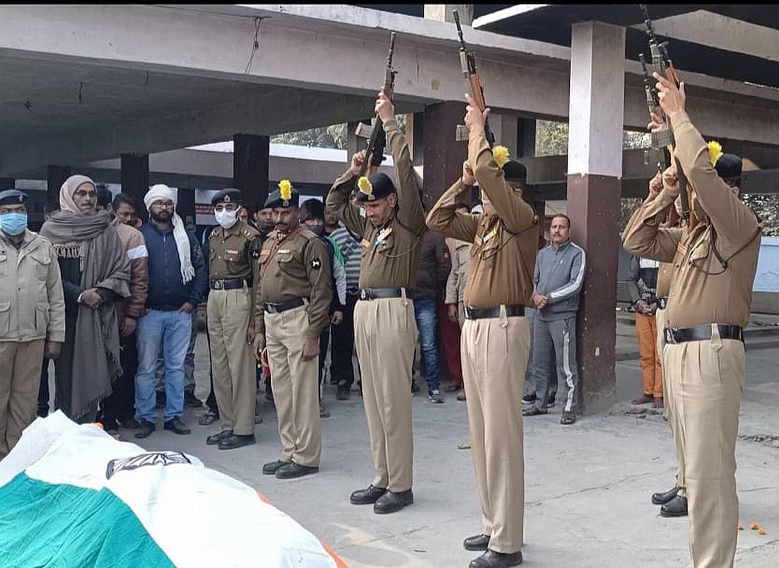 BSF constable dies after being cut from a train