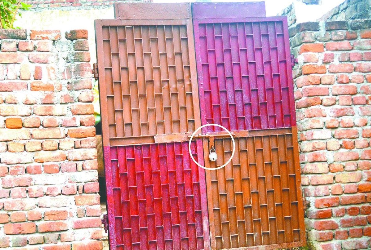 police chowki arson case police searching accused in agra