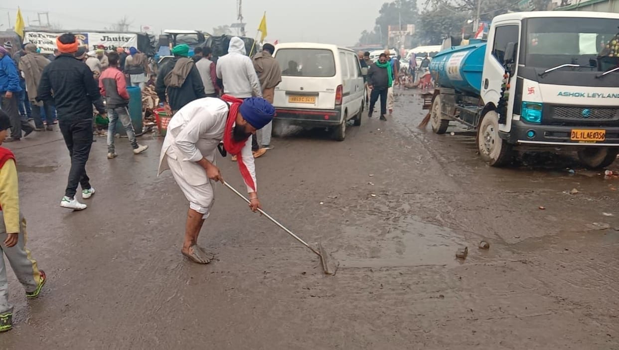farmers protest, rain, border