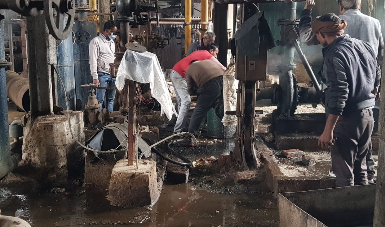 Thousands of liters of juice flowed down the drain due to a malfunction in the motor pump