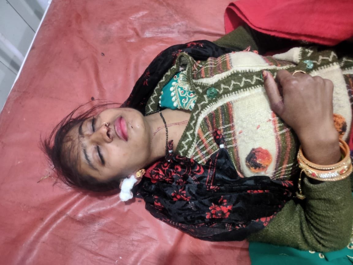 Hathras: Young man dies after falling into a trench pit near Golpura, woman serious