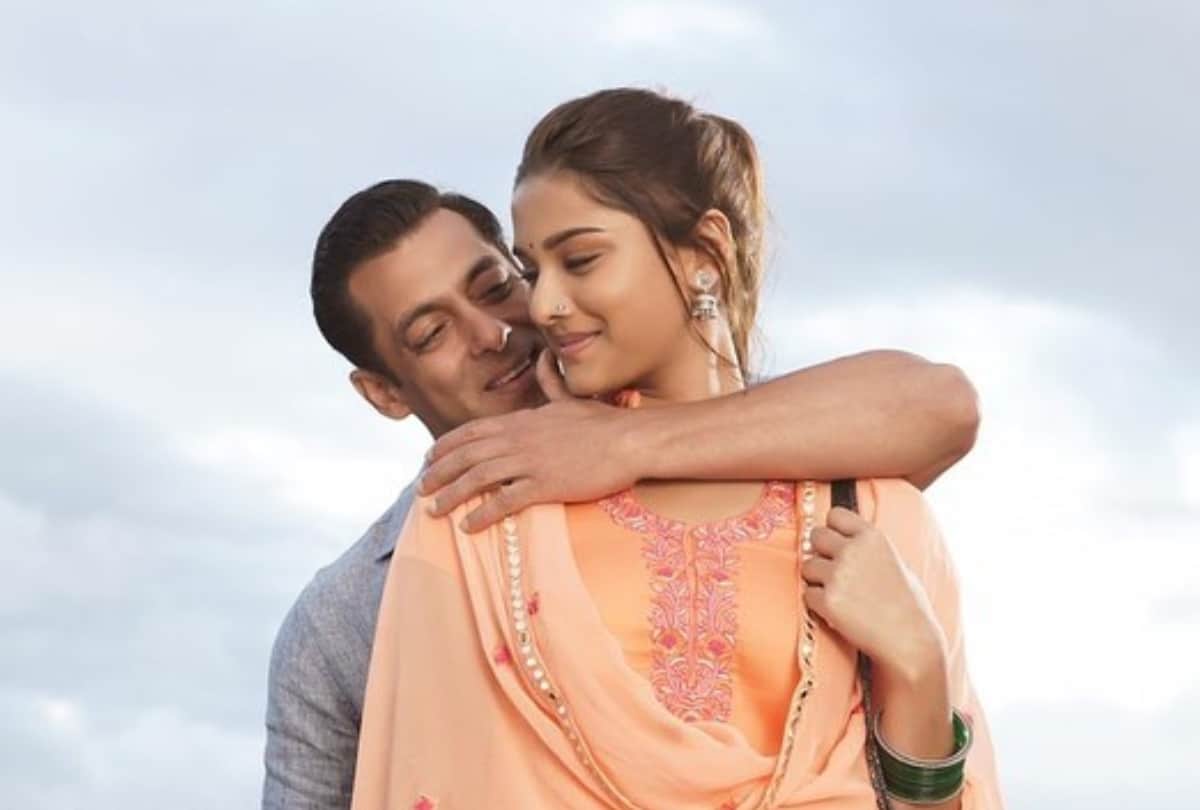 Saiee Manjrekar first look reveal from Sandeep unnikrishnan biopic film major