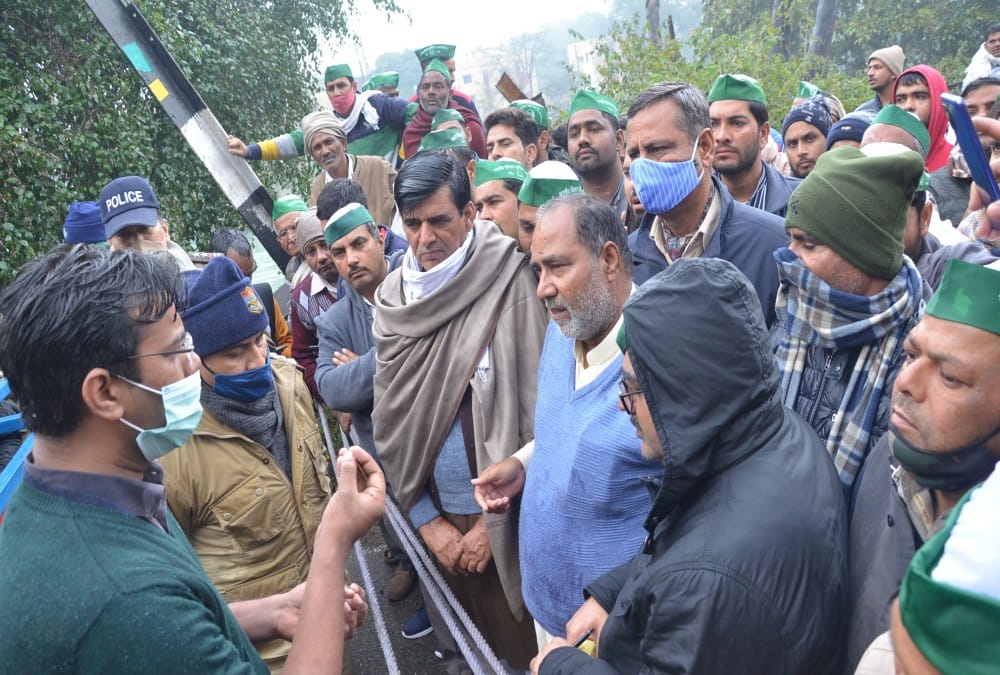 kisan andolan latest news: india farmers union road Farmers Run For Delhi After Broke Police Arrangements