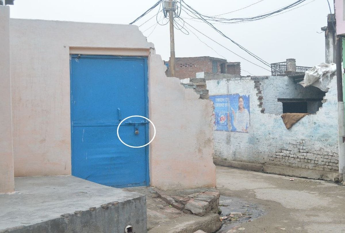 police chowki arson case police searching accused in agra