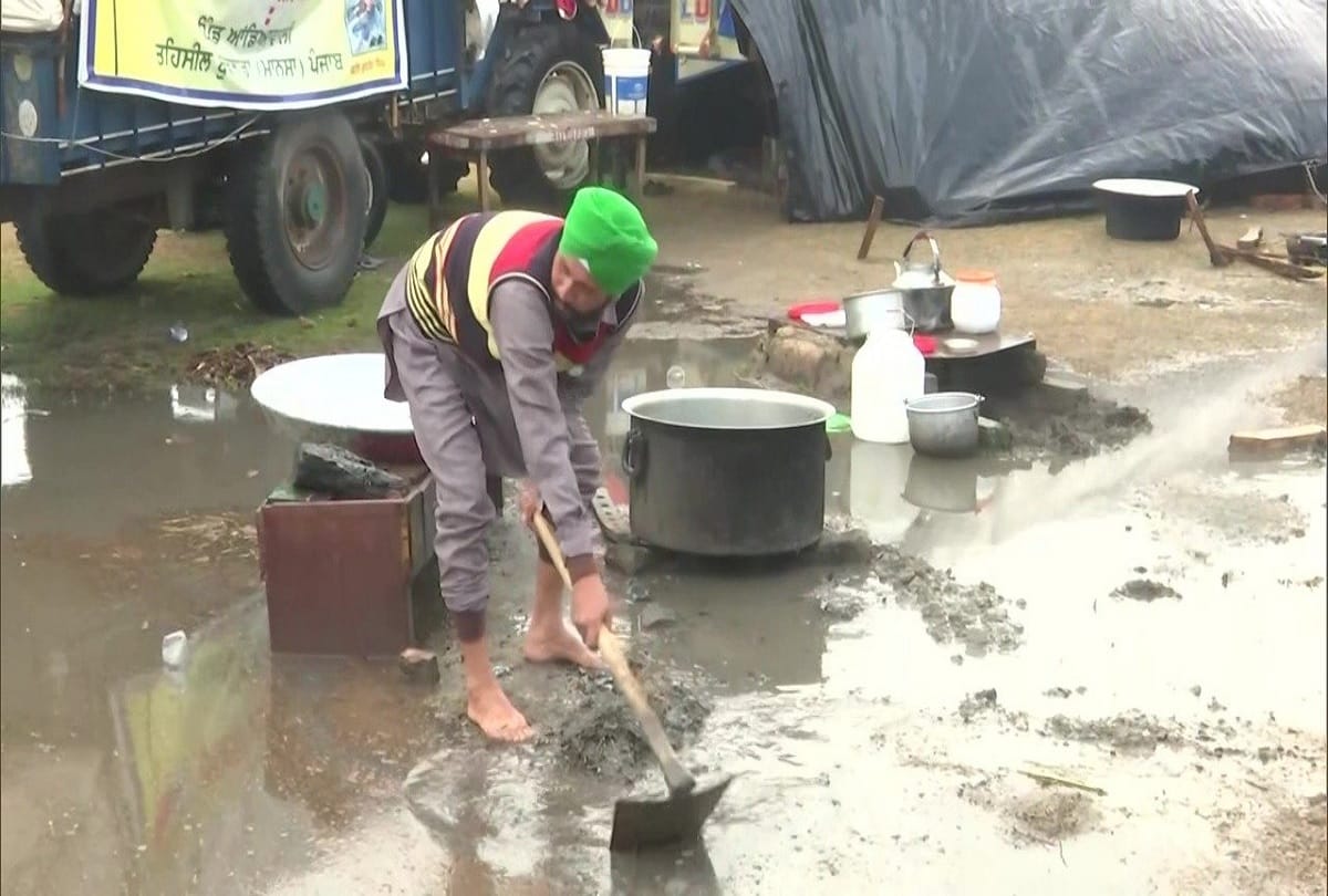 Heavy rainfall in Delhi affects Farmers protest enters the camp of farmers
