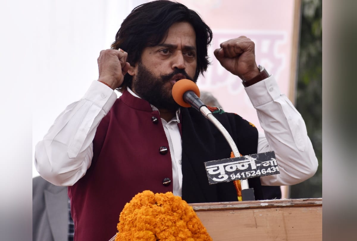 Son pleads from Saudi Arabia to MP Ravi Kishan helps