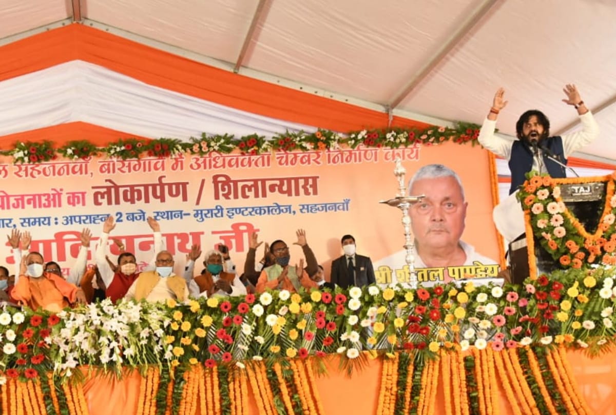 CM Yogi Adityanath inaugurated and laid foundation stone of many projects in Gorakhpur