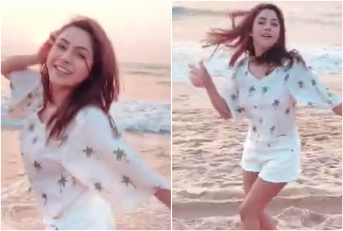 shehnaaz gill return from goa post new pic in peach dress look flawlessly beautiful