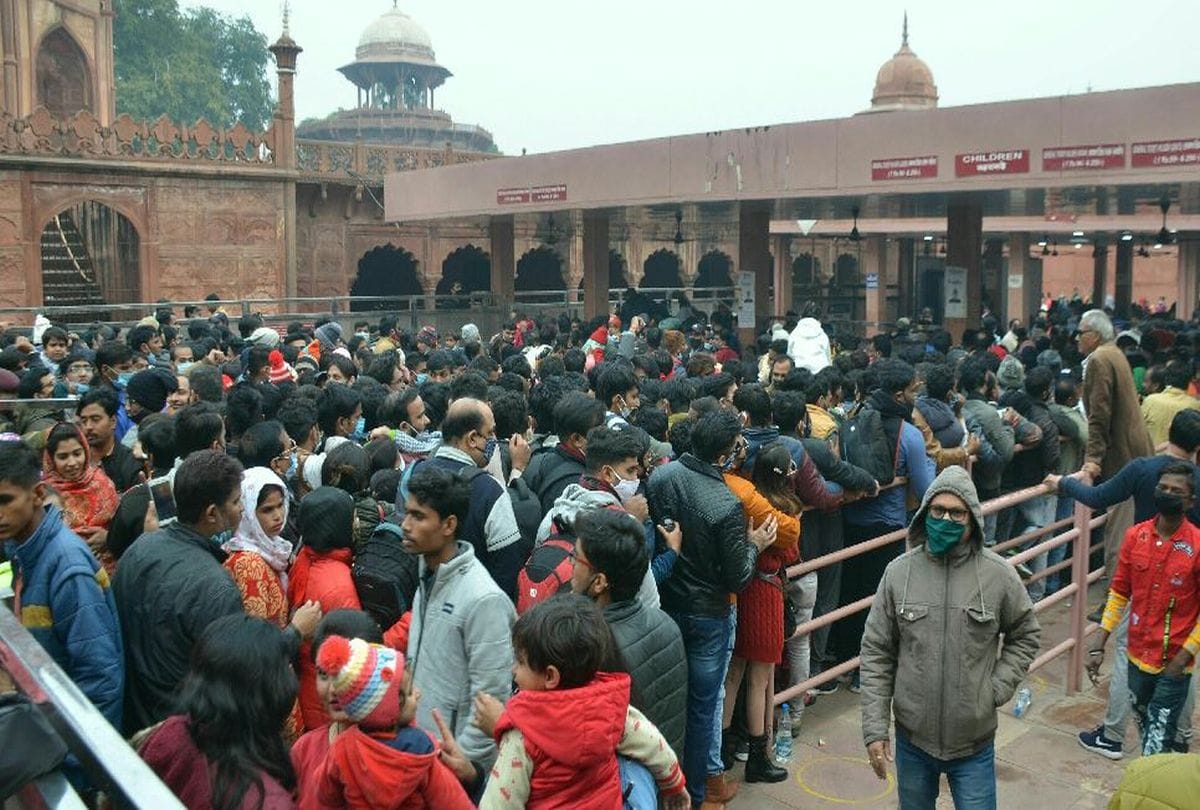 Record Tourist Came At Taj Mahal After 10 Months In Corona Virus Time