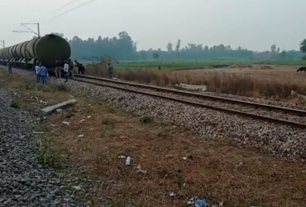 goods train devided into two parts in lucknow