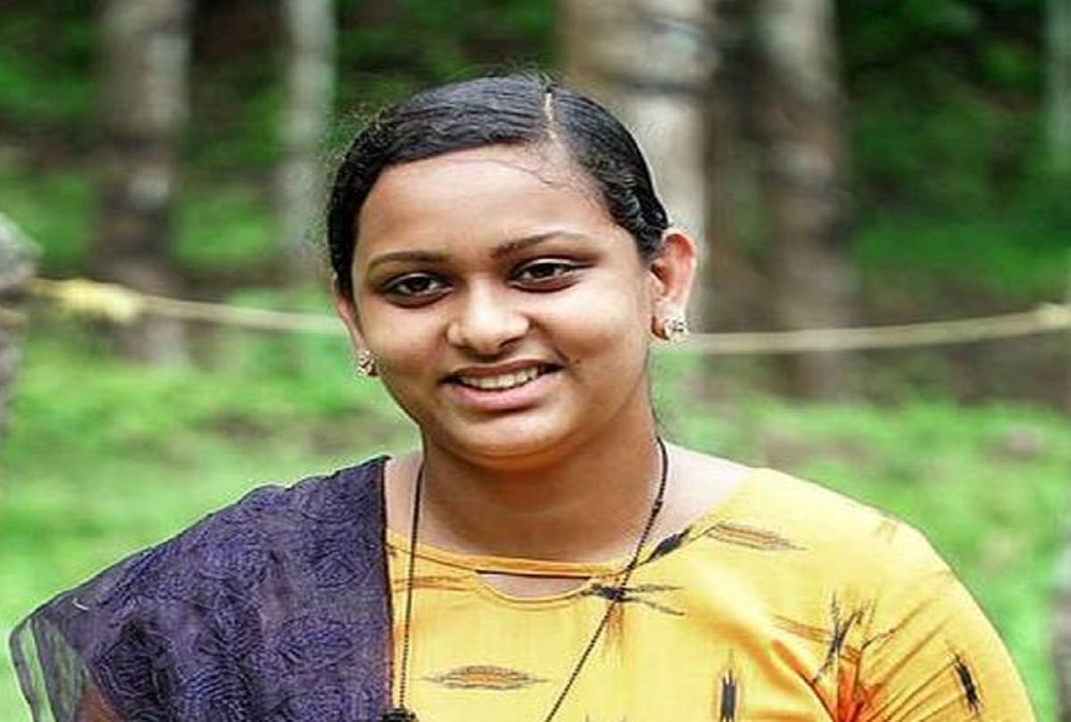 reshma mariam roy become youngest panchayat president in kerala