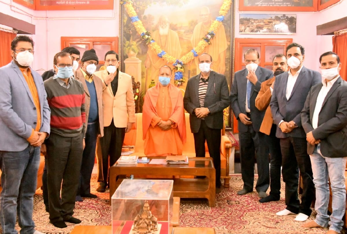 CM Yogi Adityanath: IMA Officers met CM Yogi Adityanath in case of Negligence in checking unborn baby in gorakhpur