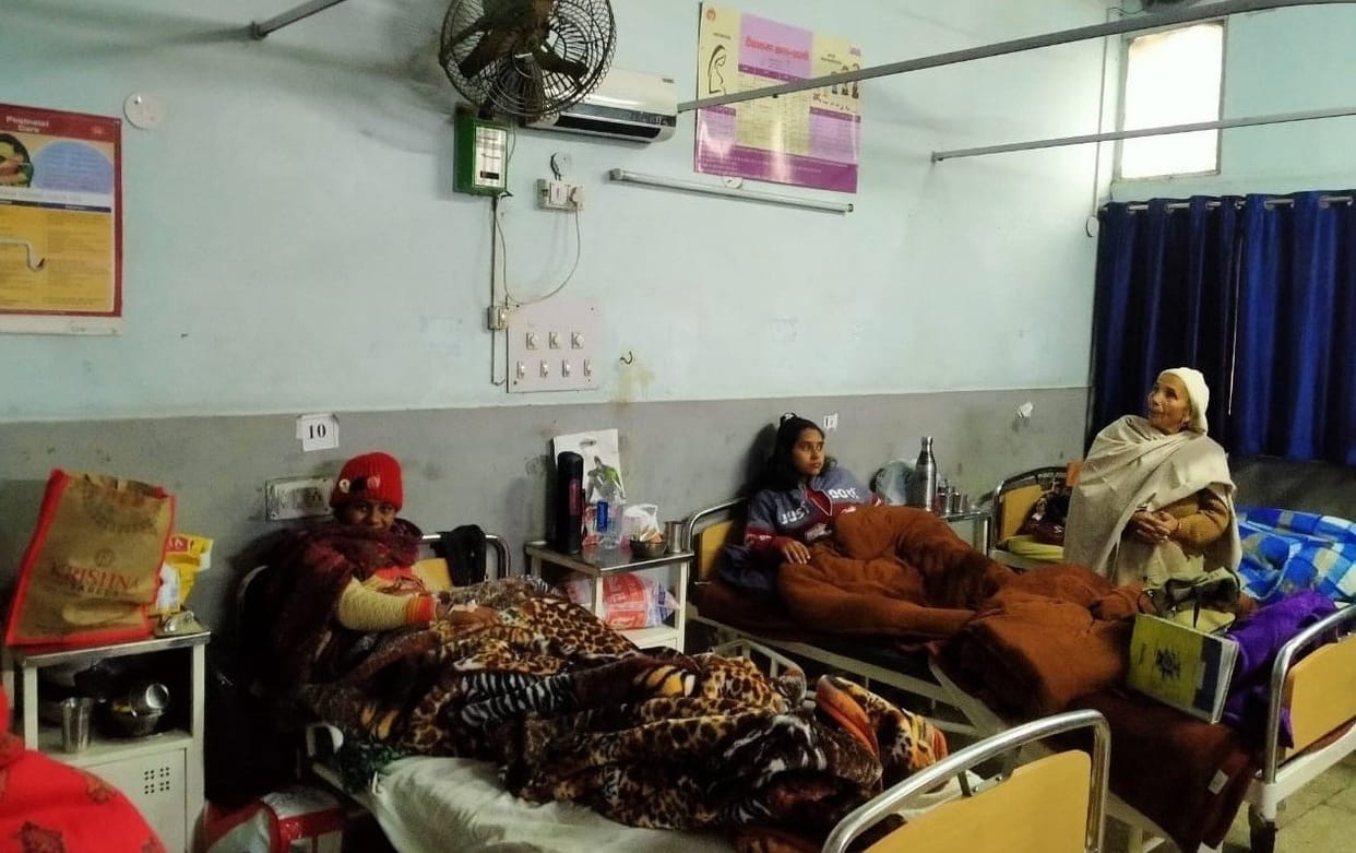 Garbage blowers in crores of buildings, mother-child shaking with cold