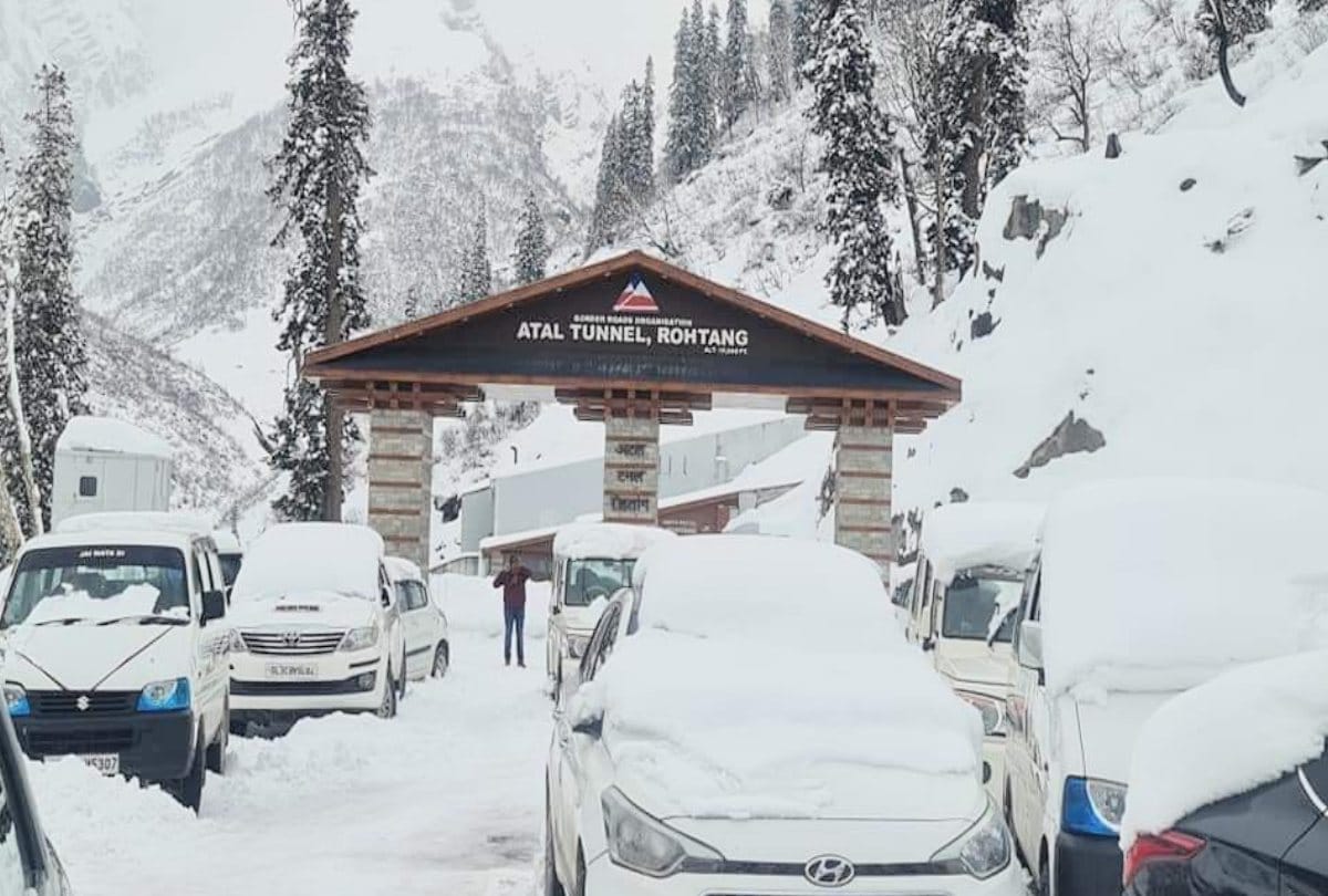 weather today: Orange yellow alert of heavy rainfall and snowfall in Himachal, Atal tunnel closed for second day