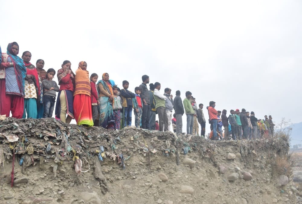 Uttarakhand Latest News: Dumper Crushed Seven Year Old Boy Child in Gola River Near Shamshan Ghat in Haldwani photos