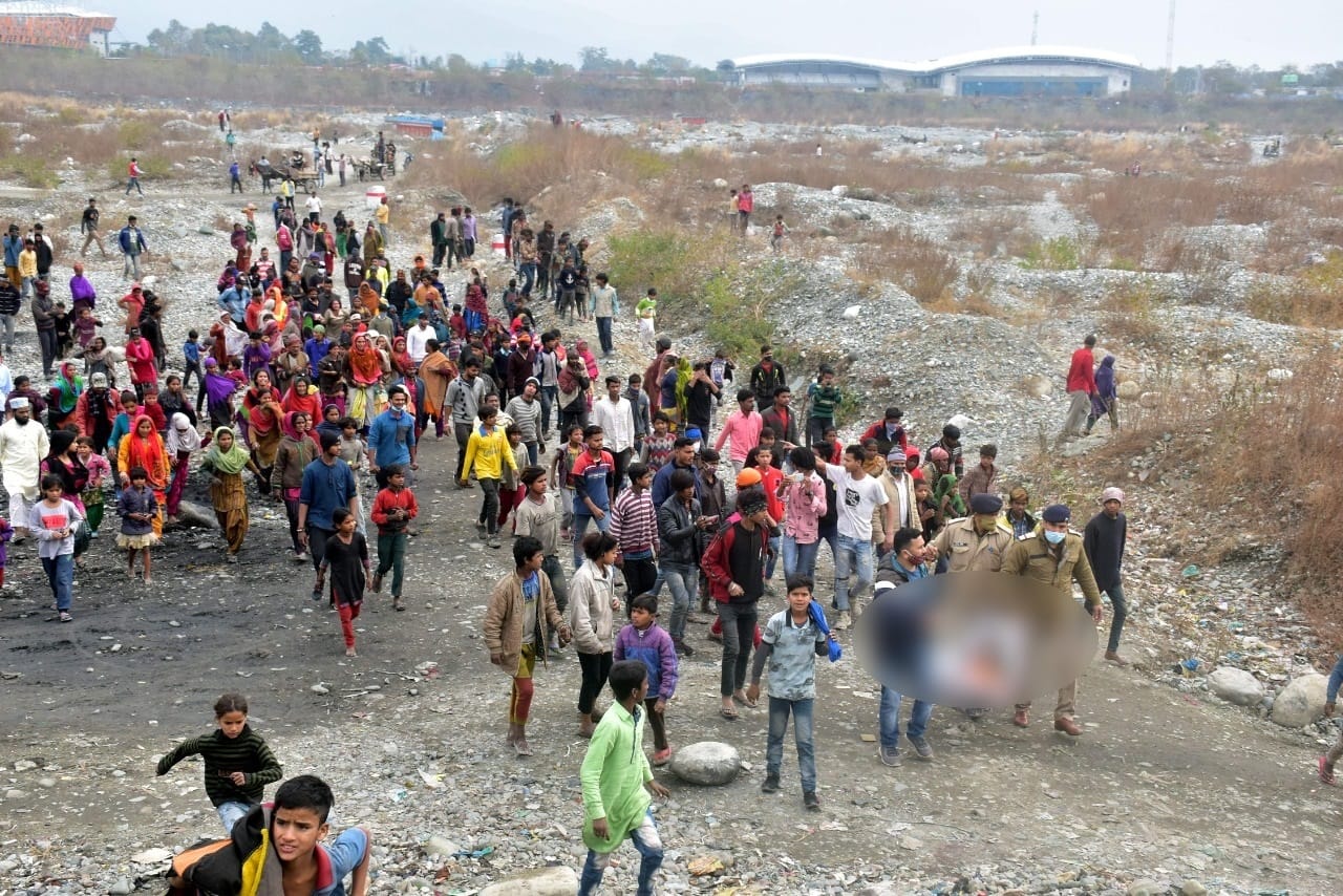 Uttarakhand Latest News: Dumper Crushed Seven Year Old Boy Child in Gola River Near Shamshan Ghat in Haldwani photos
