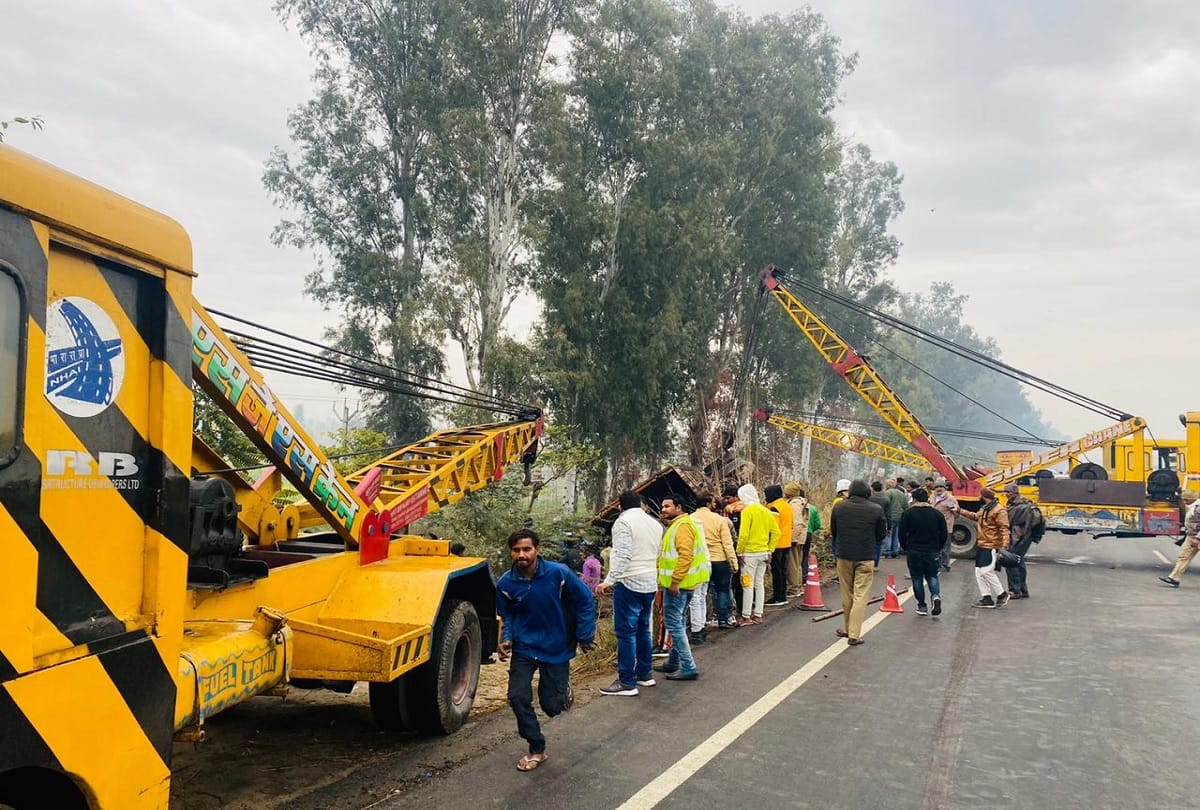 Major road accident in Gajraula many injured and died as container carrying animals falls down