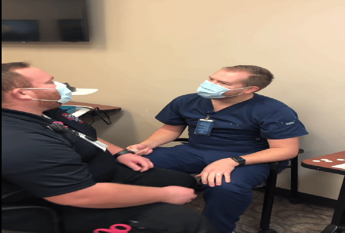 covid 19 vaccine gay couple propose partner for wedding during vaccination