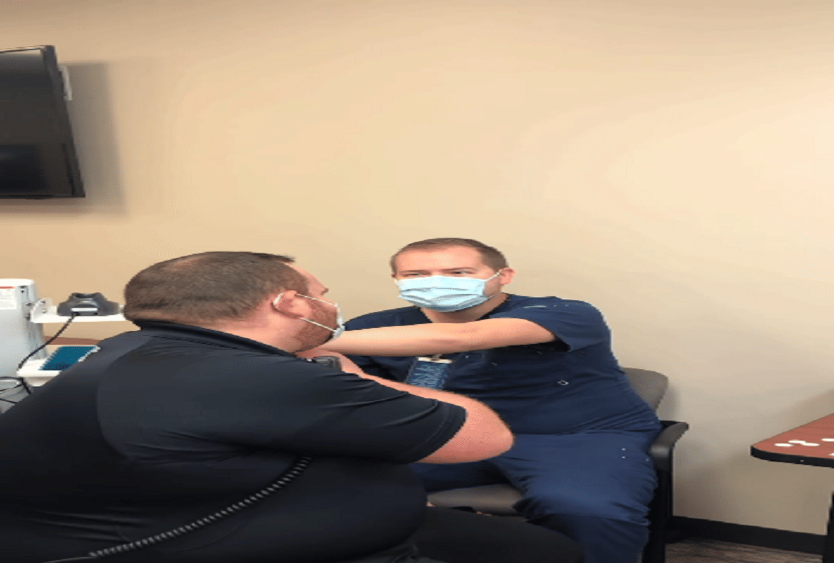 covid 19 vaccine gay couple propose partner for wedding during vaccination