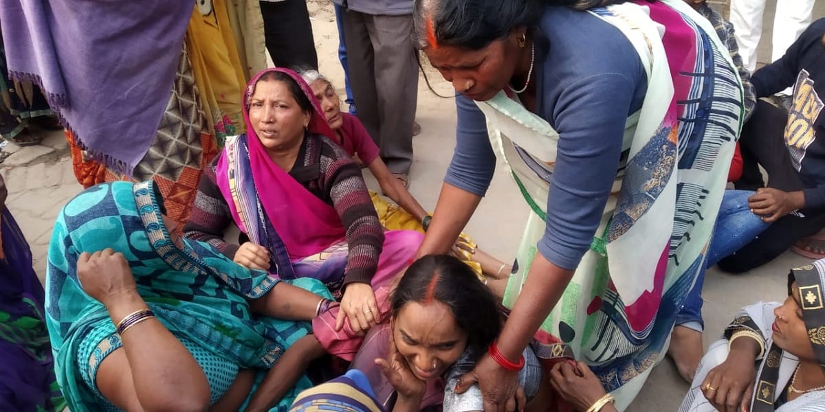 Youth going to get medicine for daughter gets hit by truck father dies daughter injured in ghazipur