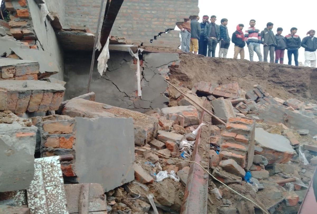 Sky Lightning Falls On Mahavan Chairman's House Son Dies