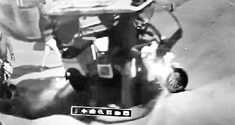 Police is not writing the report of e-rickshaw theft, the victim himself took out the footage