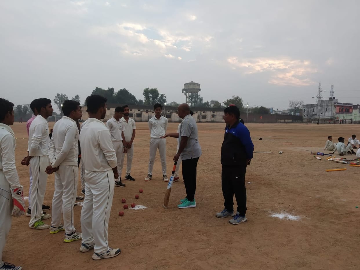 cricket teaching by coach