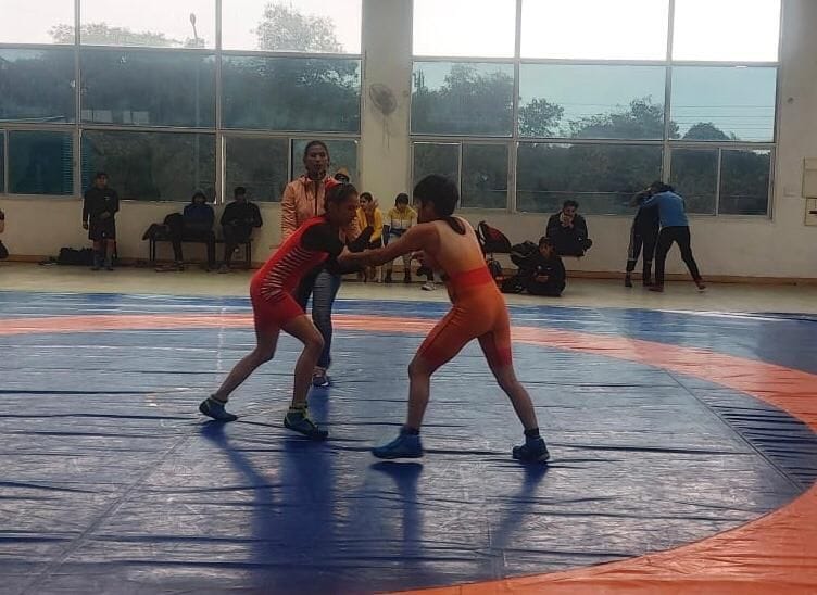Women wrestlers showed strength, won medals