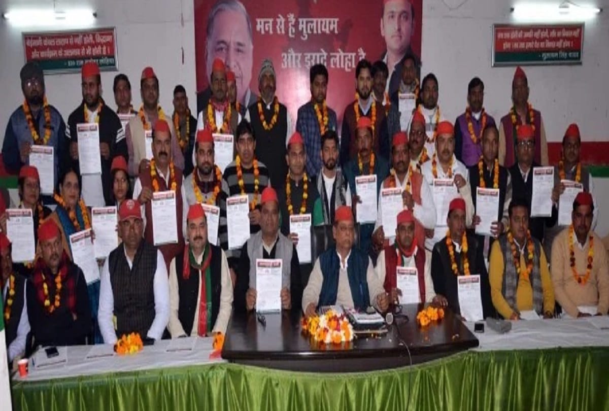samajvadi party leader will not take vaccine