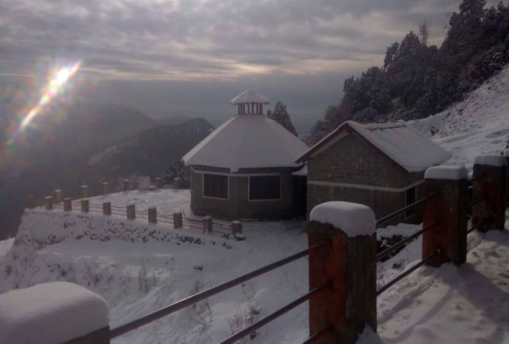 Weather Forecast Today Update in Uttarakhand News: Snow Covered Munsiyari and Dharchula Beautiful Photos
