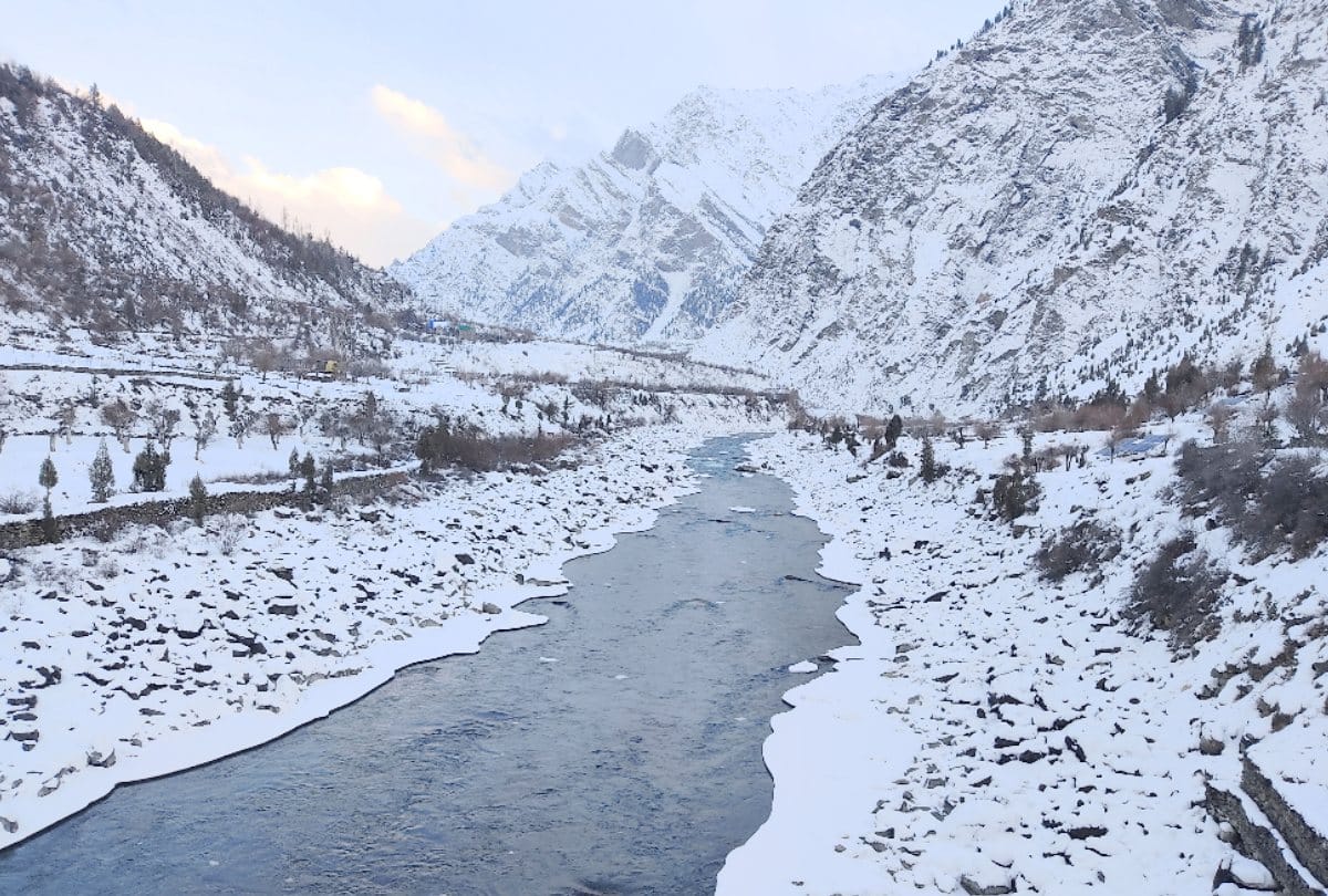 weather today: Orange yellow alert of heavy rainfall and snowfall in Himachal, Atal tunnel closed for second day