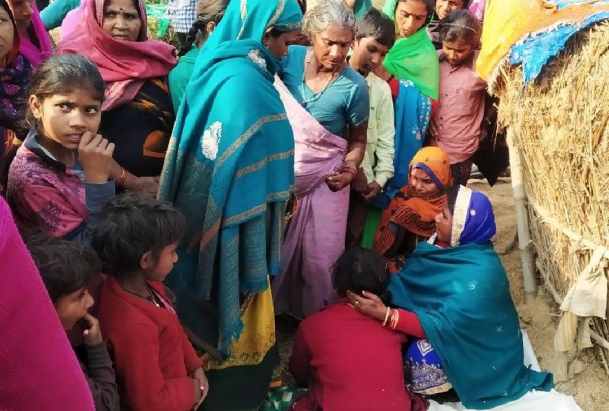 child died due to fire in hut at maharajganj